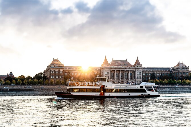 Budapest River Cruise with 1 Free Tokaj Frizzante and Audio Guide - Your one-hour Danube route: what you’ll see, what’s special, and what to expect