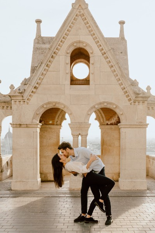 Budapest: romantic photoshoot at Buda's iconic sightseeings - Key things that make this shoot worth it