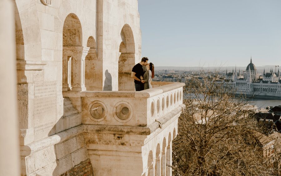 Budapest: romantic photoshoot at Buda's iconic sightseeings - What you actually get: 40 edited photos in 2 to 5 days