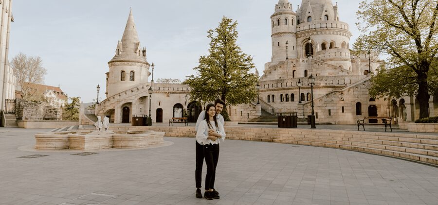 Budapest: romantic photoshoot at Buda's iconic sightseeings - How to choose a start time and dress for this style of shooting