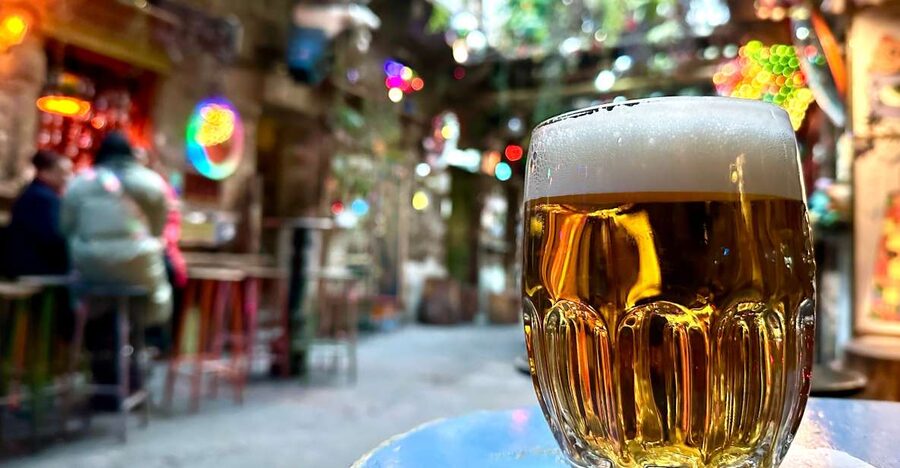 Budapest: Ruin Bar Tour - Ruin bars are the easiest way to start your Budapest nightlife