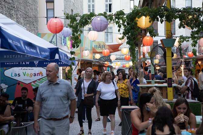 Budapest Ruin Bars Evening Walking Tour with Drinks & Snacks - Starting at Dohány Street Synagogue, then moving into District VII at 6:00 pm