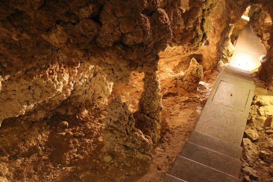 Budapest: Semlő-hegyi & Pál-völgyi Caves Guided Walking Tour - Who this cave tour suits best, and who should skip it