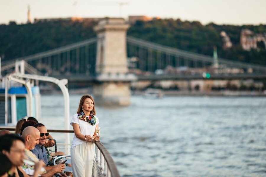 Budapest: Sightseeing Cruise on the Danube - The sights you will see, from Parliament to Gellért Hill