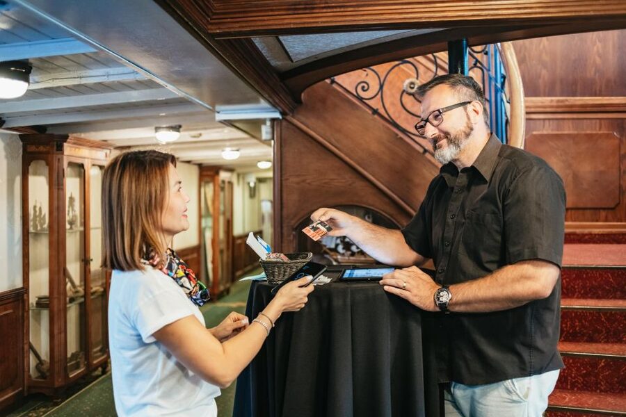 Budapest: Sightseeing Cruise on the Danube - What the lack of a guide means for your experience