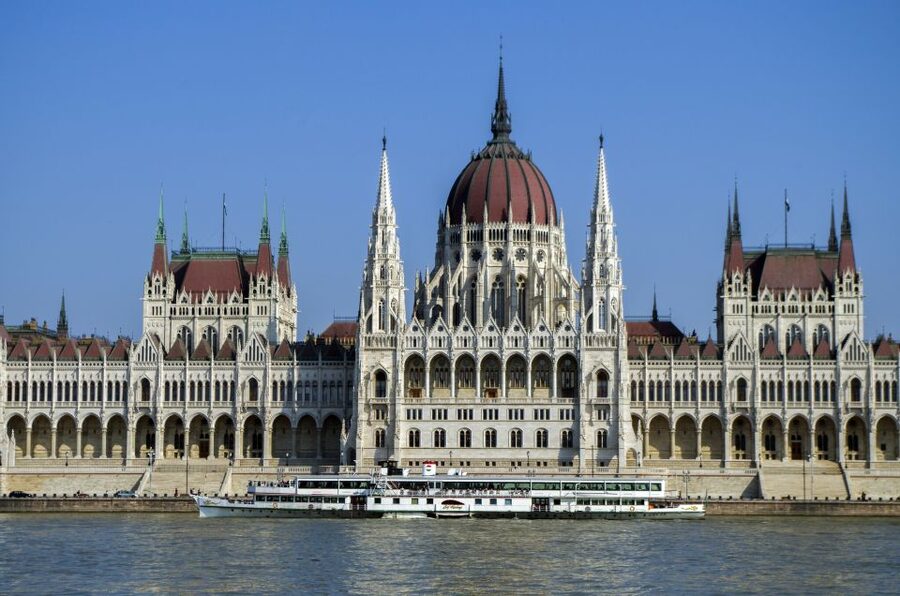 Budapest: Sightseeing Cruise on the Danube - Who should book the Gróf Széchenyi Danube cruise