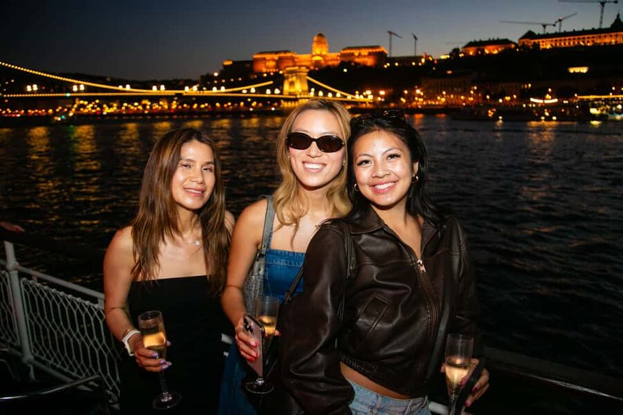 Budapest: Sip & Sail Danube Cruise with Prosecco Cocktails - Who This Cruise Suits Best (and Who Might Skip It)
