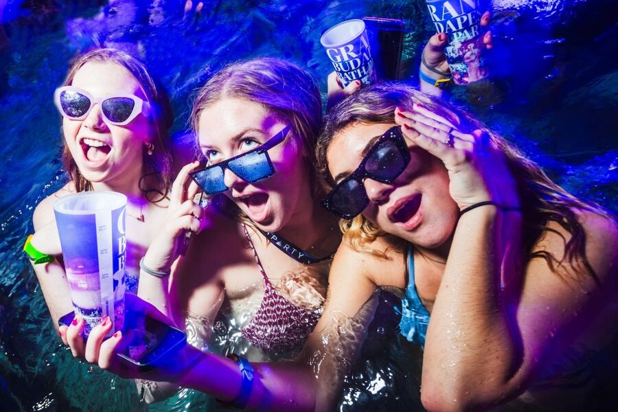 Budapest: Sparty - The Ultimate Late-Night Spa Party Ticket - What it feels like socially: meet people, but expect a mix