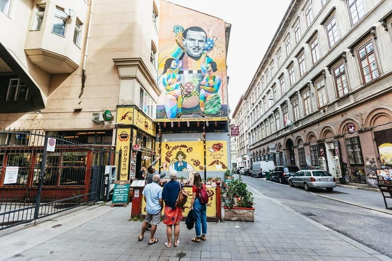 Budapest: Street Art and Underground Movements Walking Tour - The 2-hour format: what you do during the walk