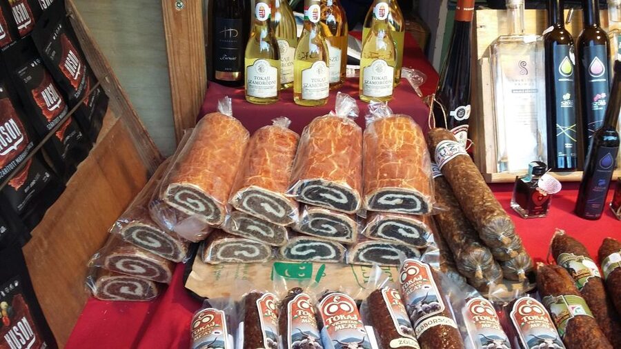 Budapest Streetfood Heaven: Tasting and Markets with a local - Getting Started at Starbucks Fashion, Then Eating Your Way Into Budapest