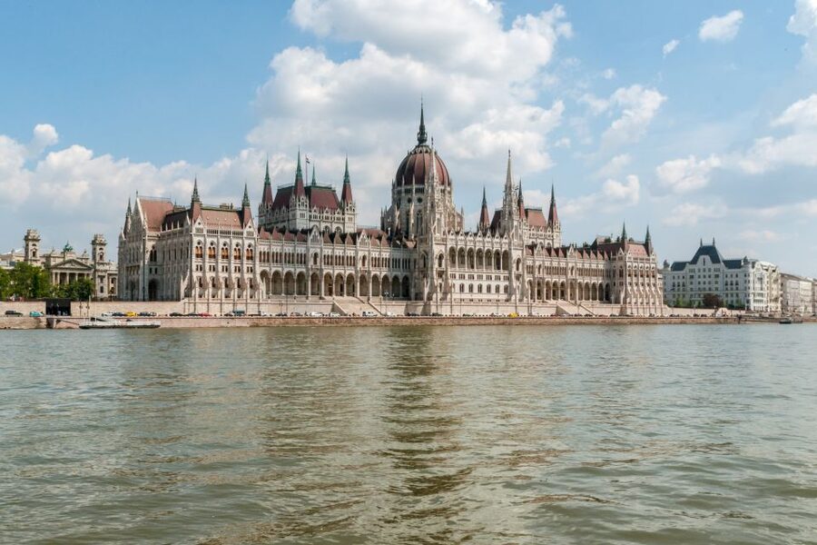 Budapest: Summer Brunch & Cruise with Prosecco or Cake - Getting on the Gróf Széchenyi Ship at Akademia Dock 2