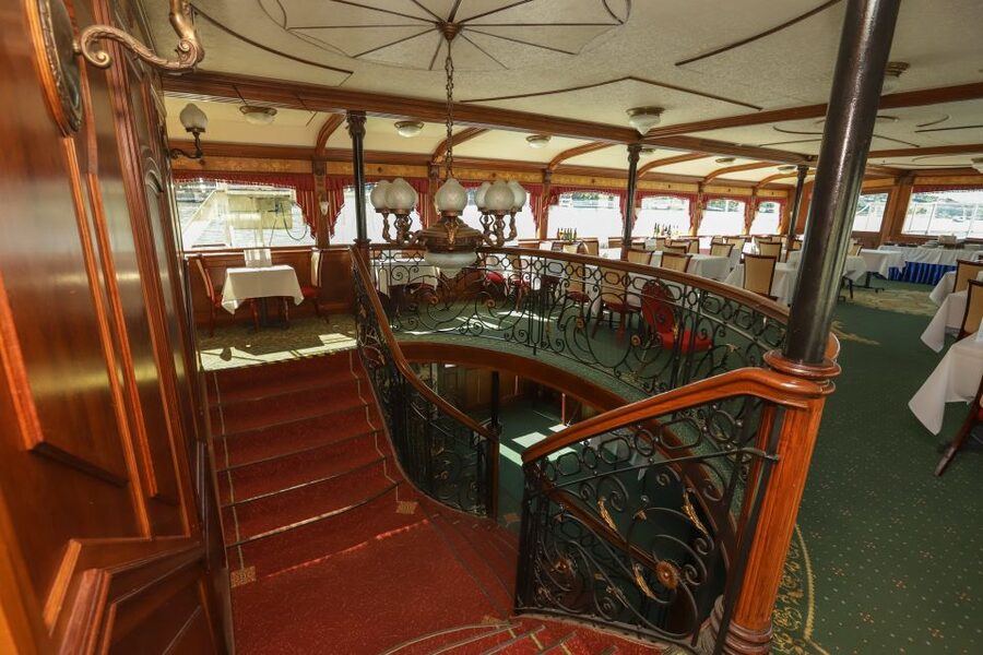 Budapest: Summer Brunch & Cruise with Prosecco or Cake - Who should book this cruise, and who should skip