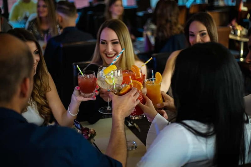 Budapest: Sunset Cruise with 2 Cocktails - Upper deck vs lower deck: pick your comfort and your photos