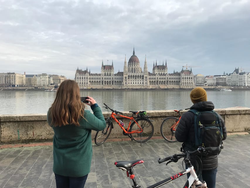 Budapest: Sunset guided bicycle ride - Batthyány Square to the Chain Bridge: Big Views, Calm Pedaling