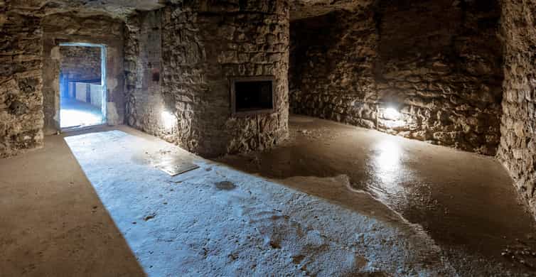 Budapest: The WWII Siege of Buda Castle & Bomb Shelter Tour - Úri Street and Lovas Way: Where Geography Shapes the War