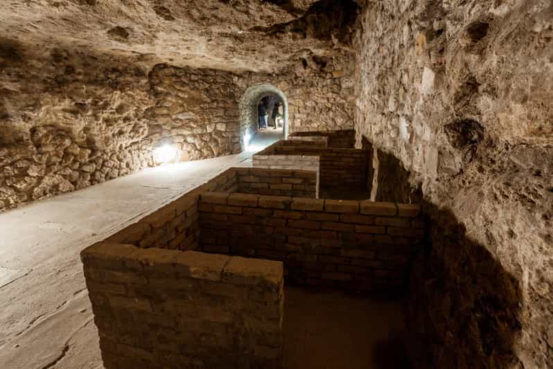 Budapest: The WWII Siege of Buda Castle & Bomb Shelter Tour - What to Bring, What to Wear, and How to Survive the Stairs