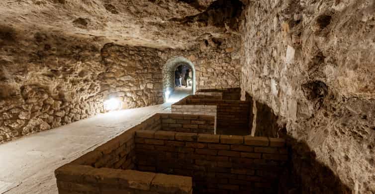 Budapest: The WWII Siege of Buda Castle & Bomb Shelter Tour - Meeting Point at Dísz Square, Then Into Castle Hill Streets
