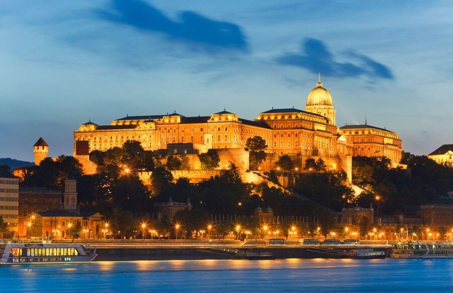 Budapest: Unlimited Prosecco and Wine Sightseeing Cruise - Why this 1-hour Prosecco cruise is a smart Budapest move