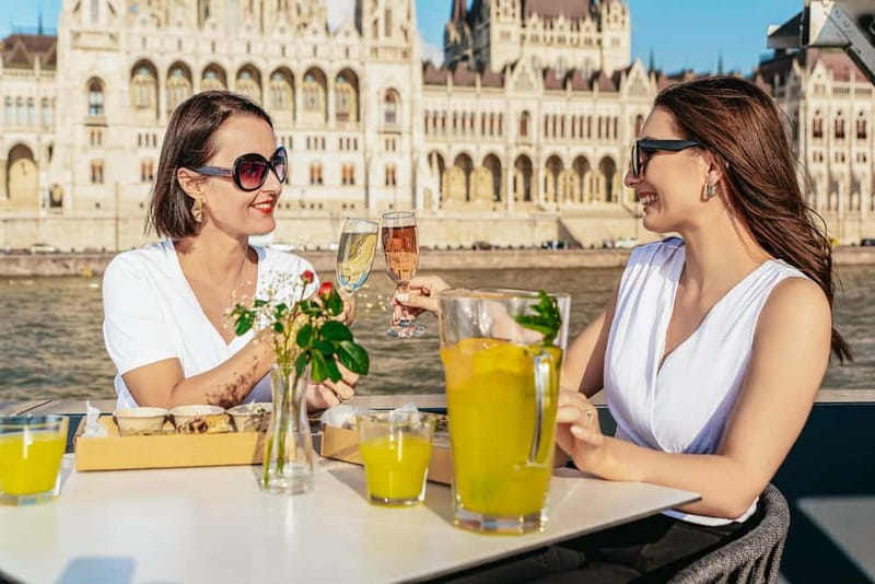 Budapest: Unlimited Prosecco, Beer and Aperol Spritz Cruise - Why a 75-minute Danube cruise fits Budapest nights so well