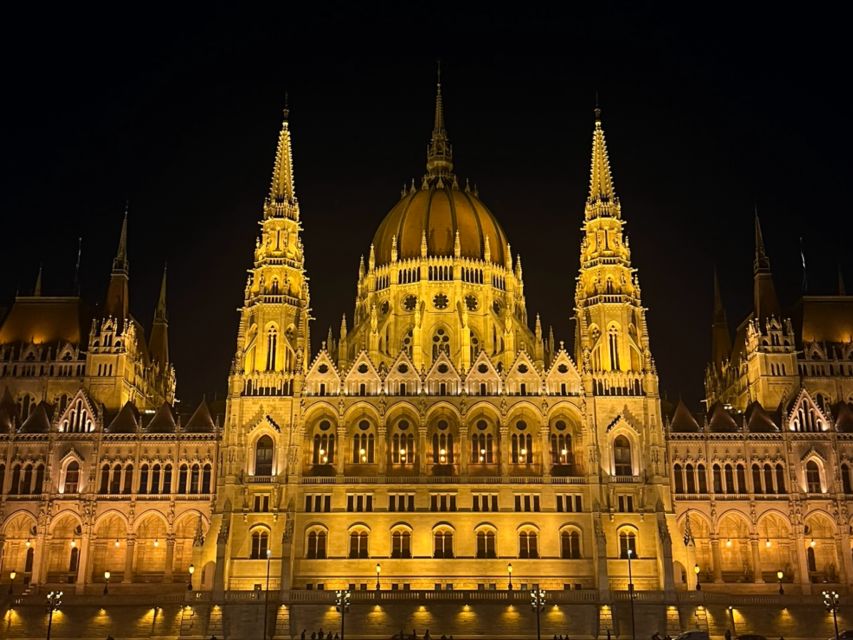 Budapest: Unlimited Prosecco, Beer and Aperol Spritz Cruise - The night route: what you see as you pass Parliament and Liberty Bridge