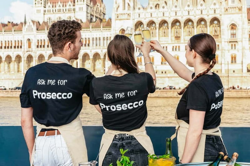 Budapest: Unlimited Prosecco, Beer and Aperol Spritz Cruise - Boarding, seating, and how to get the view you want