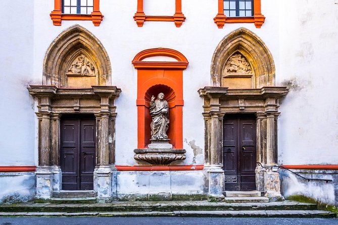 Budapest-Vienna One-Way Sightseeing Transfer - Your guide experience: the difference between reading and understanding