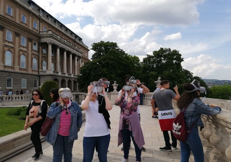 Budapest: Virtual Reality Tour in 8 Languages - Walking pace and comfort: plan for real feet
