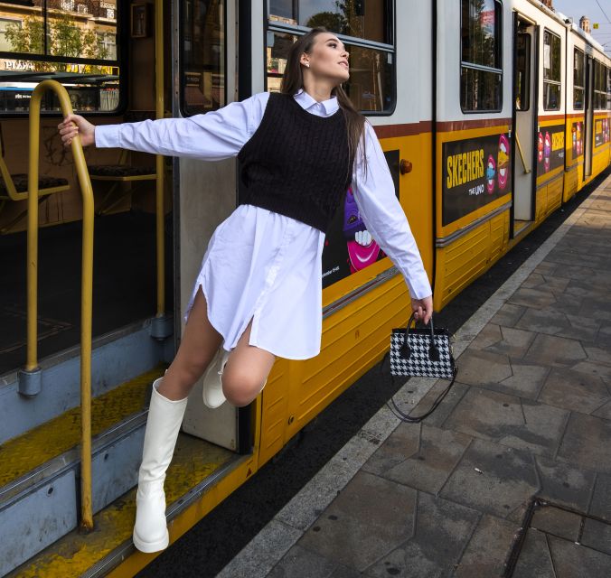 Budapest: Walking Tour and Photoshoot with Digital Photos - Pose help that feels natural, not forced