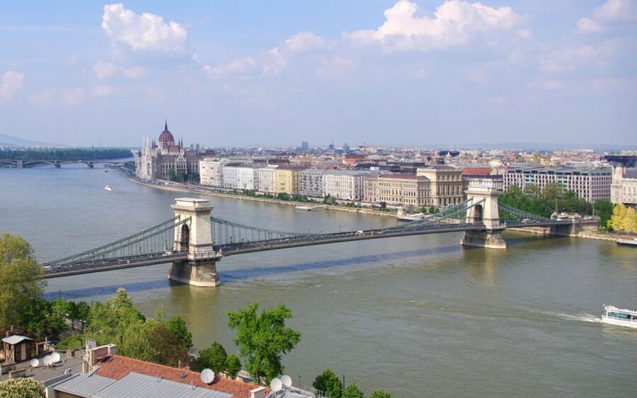 Budapest: Walking Tour in German - Buda Castle, Royal Palace area, and Matthias Church viewpoints
