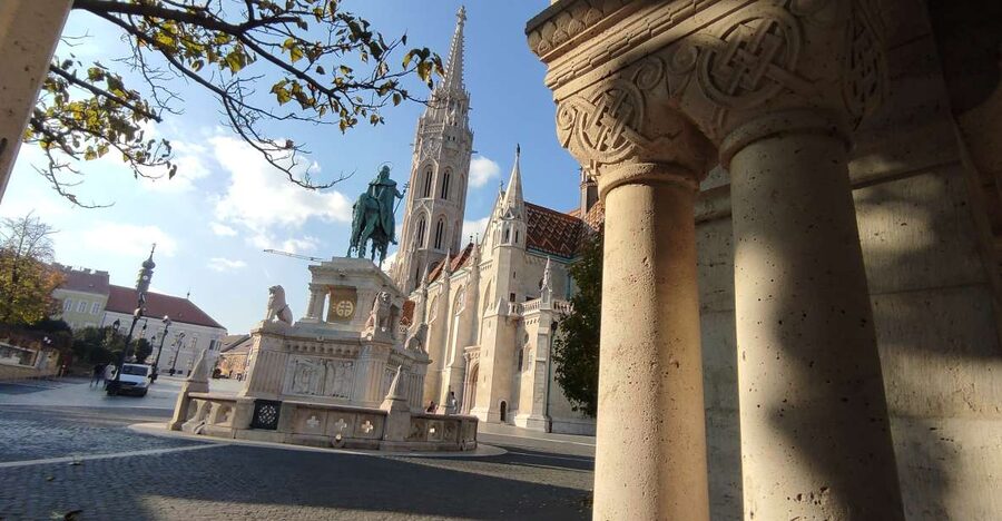 Budapest: Walking Tour in the Buda Castle District - Mary Magdalene Tower and the Ruszwurm detour that makes history human