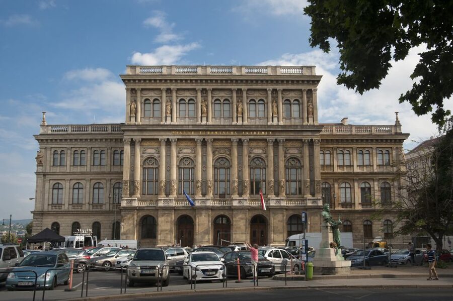 Budapest Walking Tour with a Professional Local Guide - St. Stephen’s Basilica: Faith, Identity, and First Impressions