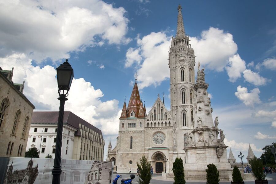Budapest Walking Tour with a Professional Local Guide - Transport Across the Danube: How to Stay Effortless