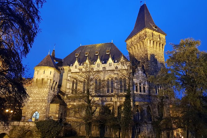 Budapest Walking Tour with Your Private Guide: 20+ Highlights - Parliament Exteriors and Kossuth Lajos Square: When You Need to Plan Ahead