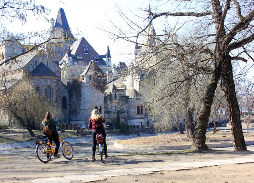 Budapest ❤️Winter Bike Tour with Coffee Stop❤️ - Central Market Hall inside an Art Nouveau building