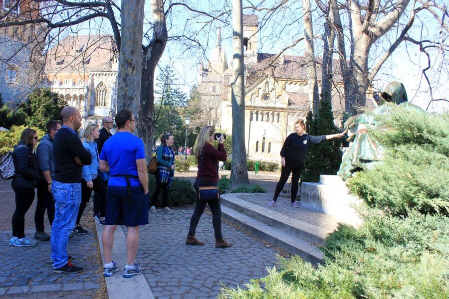 Budapest ❤️Winter Bike Tour with Coffee Stop❤️ - Pace, group size, and what winter biking asks of you