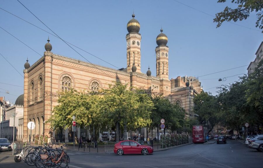 Castle District & Pest Driving Tour with Danube River Cruise - Pest driving loop: Central Market Hall, Synagogue, Heroes’ Square, and City Park