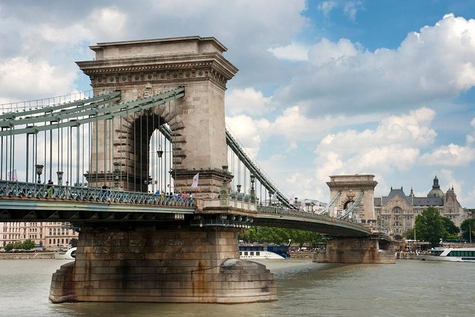 Classic Walk in Budapest - A 3-hour route that gets you oriented fast on both sides of the Danube