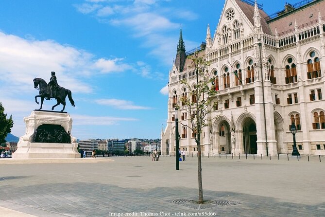 Communism in Budapest: Private Tour with House of Terror Museum - Bem József Memorial Square and the 1956 shockwave