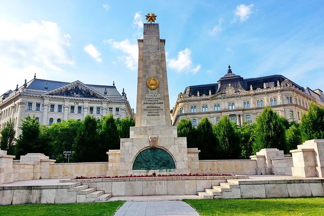 Communism in Hungary with a Historian - Meeting at Erzsébet tér, then using the metro like locals