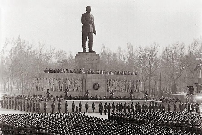 Communist Budapest Walking Tour - What makes the guides the real draw
