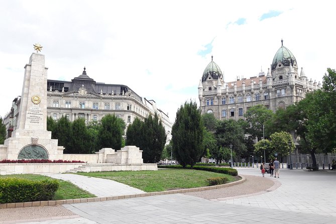 Comprehensive sightseeing tour - Parliament building exterior and Buda Castle terrace: power and the view line up