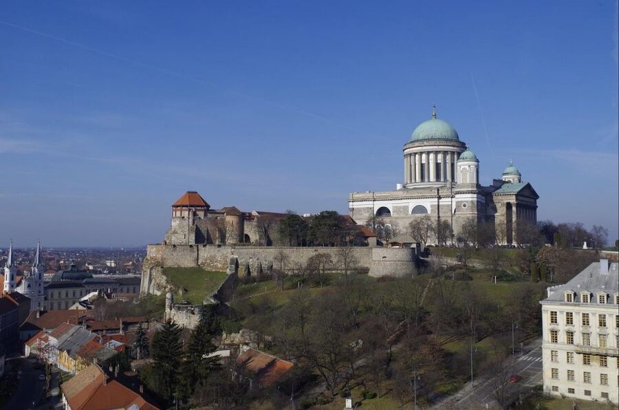 Danube Bend: Private 8-Hour Full Board Tour from Budapest - Along the Danube Toward Slovakia: Ruins, River Views, Nature Stops