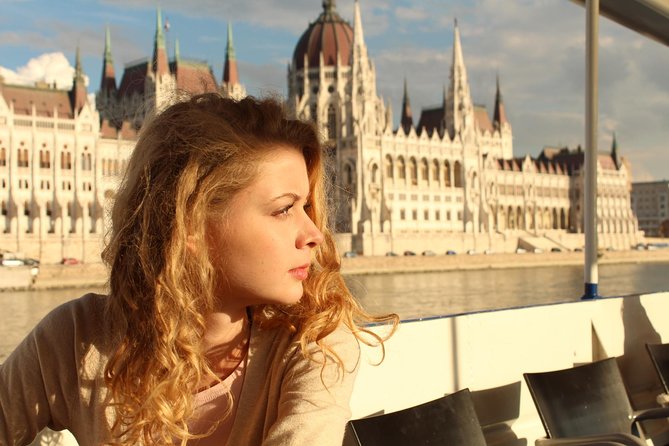Daytime and Sunset Cruise on the Danube with Drink Options - A one-hour Danube cruise with drink choices that actually feel worth it