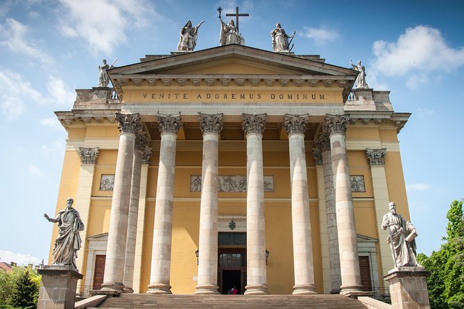 Eger Private Full-Day Wine Tasting Tour and Sightseeing from Budapest - A private day from Budapest to Eger’s baroque core
