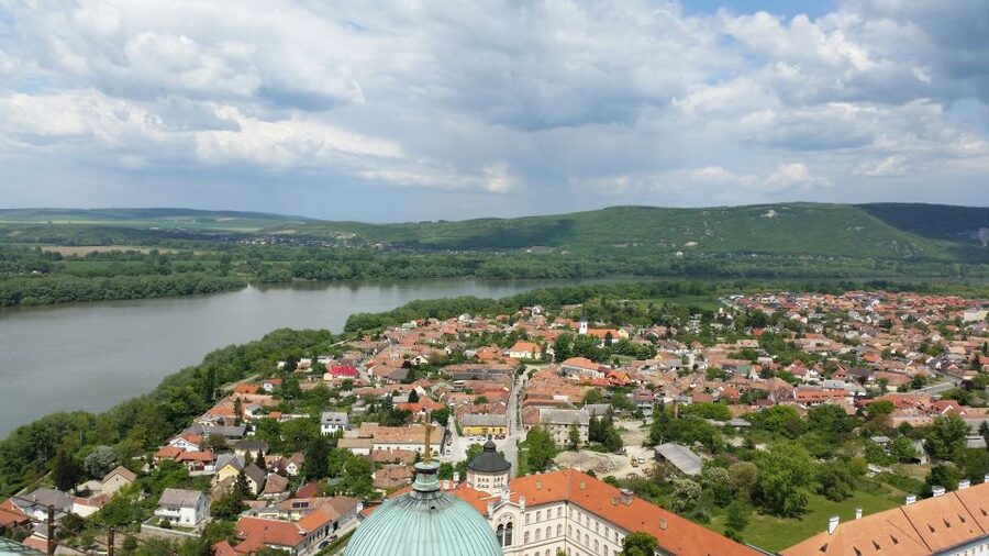 From Budapest: Danube Bend Full-Day Private Tour with Lunch - Stop 2: Visegrád Castle Citadel, royal palace remains, and the best Danube photos