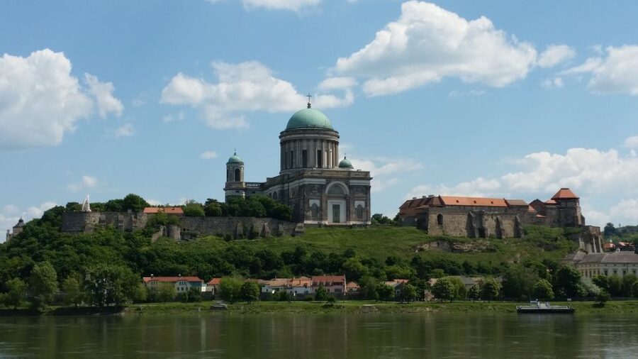 From Budapest: Danube Bend Full-Day Private Tour with Lunch - Lunch in Visegrád, a real break rather than a pit stop