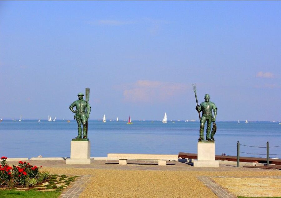 From Budapest: Lake Balaton Day Tour - Balatonfüred Promenade and the Nostalgia Train Ride