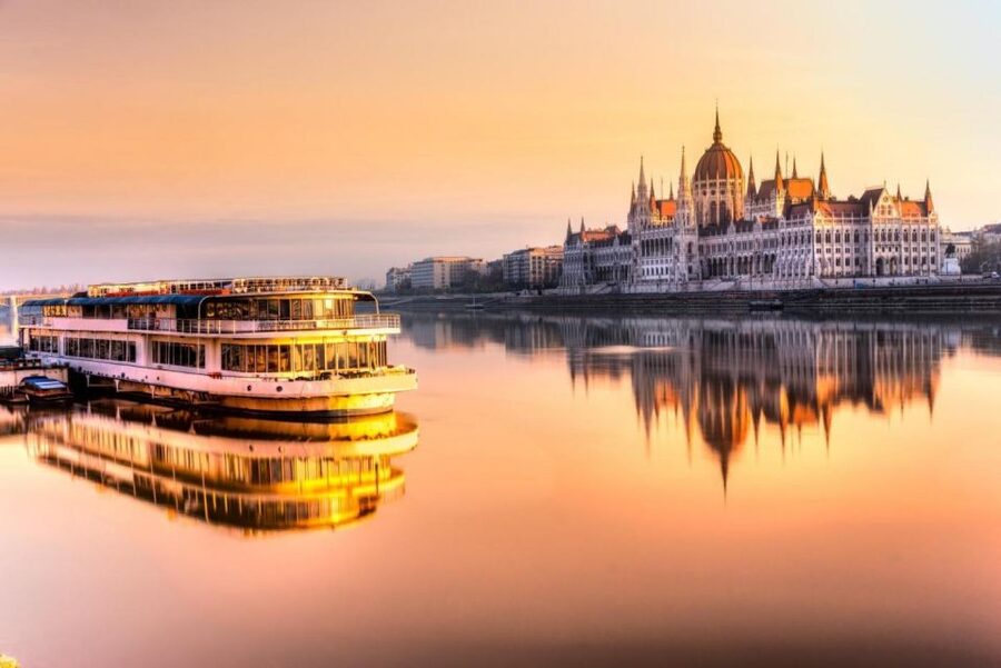 From Vienna: Budapest Group Day Trip - Váci Street downtown: the best use of your free time
