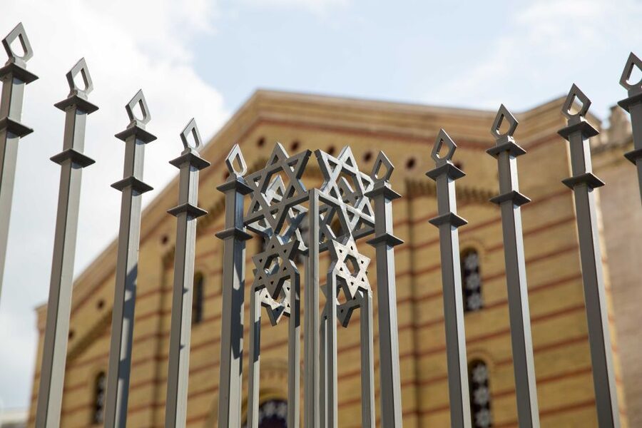 Full Day Budapest City Tour with Lunch, Wine & Dessert - Wine, transport options, and the real meaning of $212