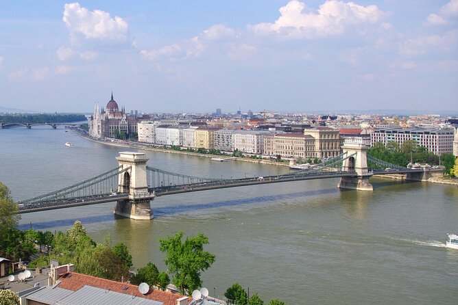 General sightseeing tour - Vajdahunyad Castle and City Park: architecture made friendly